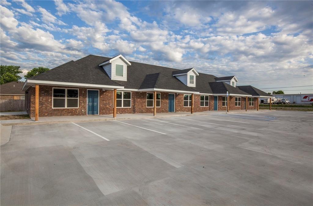 135 Erin Pl in Springdale, AR - Building Photo