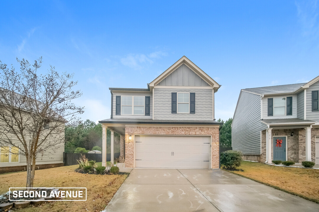 217 Magnaview Dr in Mcdonough, GA - Building Photo