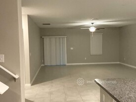 1409 Flower Dust Dr in Ruskin, FL - Building Photo - Building Photo