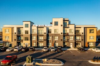 The Phoenix at Troy Crossing Apartments in Troy, MI - Building Photo - Building Photo