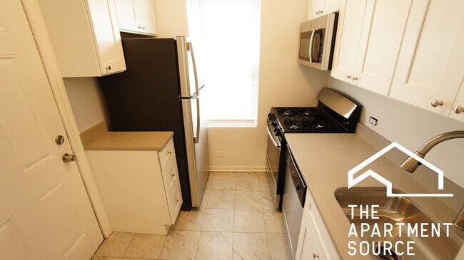 2357 N Drake Ave, Unit 2 in Chicago, IL - Building Photo - Building Photo