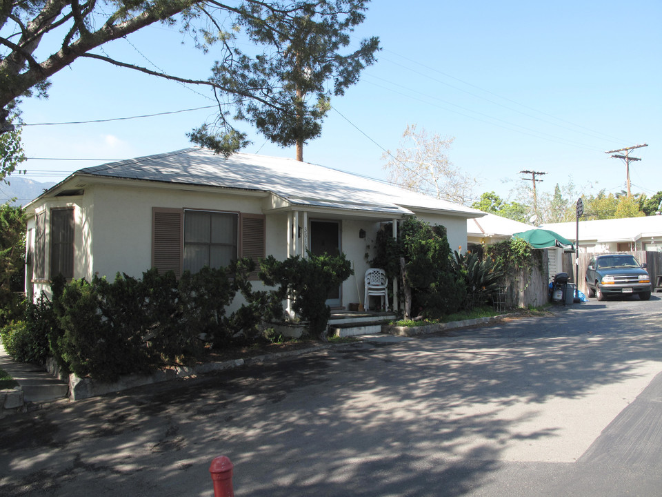 3815 Orangedale Ave in Montrose, CA - Building Photo