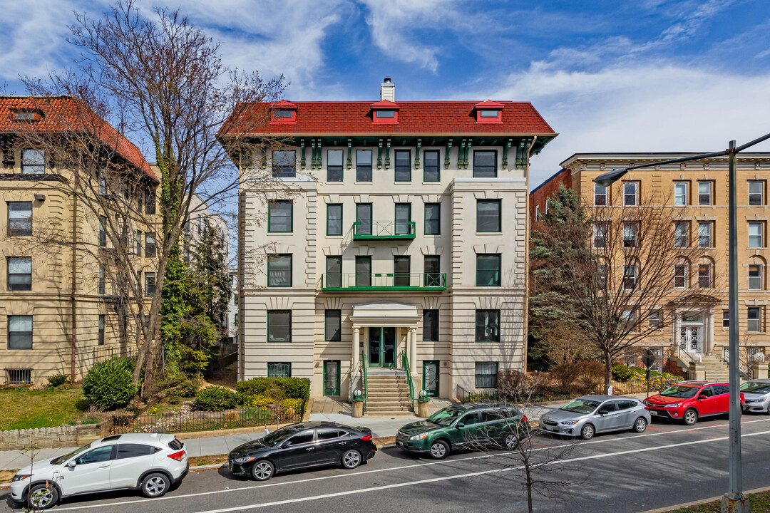 2627 Adams Mill Rd NW in Washington, DC - Building Photo