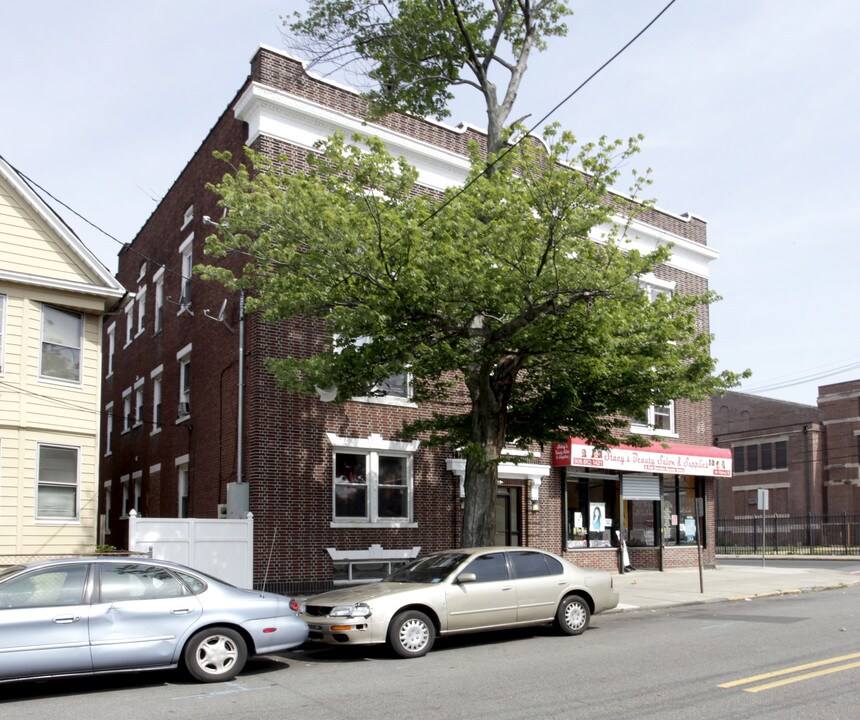 320-322 Walnut St in Elizabeth, NJ - Building Photo