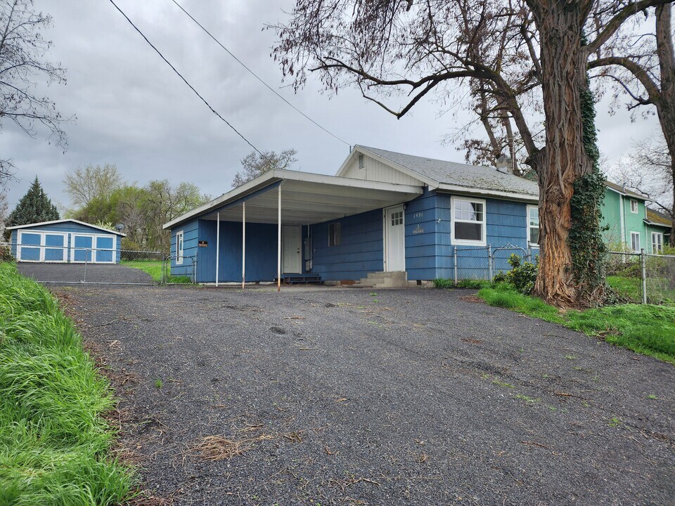 1591 Elm St in Clarkston, WA - Building Photo