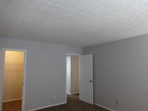 15 E Woodfield in Pataskala, OH - Building Photo - Building Photo