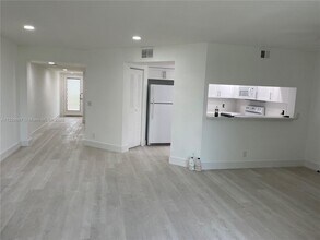 12650 SW 6th St-Unit -412K in Pembroke Pines, FL - Foto de edificio - Building Photo