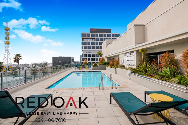 5837 W Sunset Blvd in Los Angeles, CA - Building Photo - Building Photo