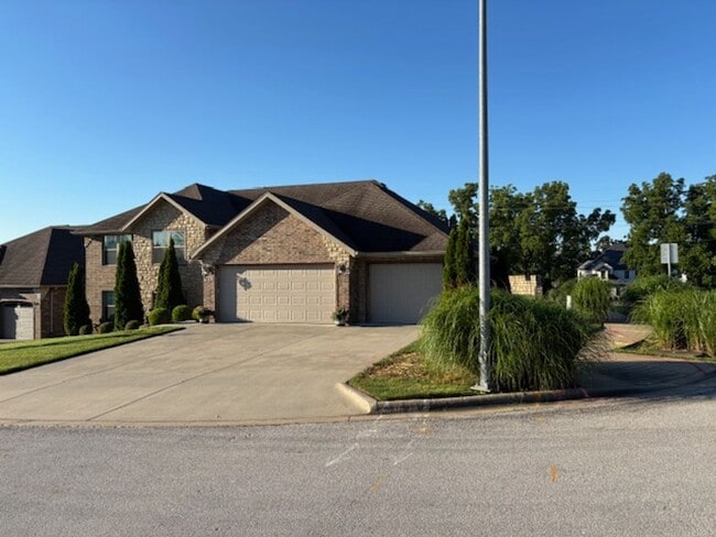 856 E Beechwood Rd in Nixa, MO - Building Photo - Building Photo
