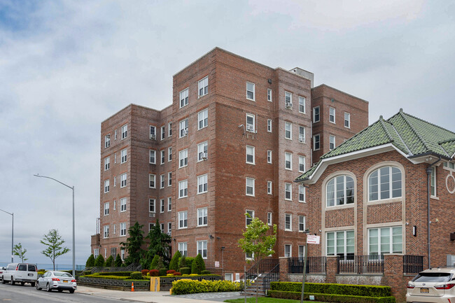 286 Corbin Pl in Brooklyn, NY - Foto de edificio - Building Photo