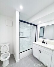 17000 Burbank Blvd, Unit 204 in Los Angeles, CA - Building Photo - Building Photo