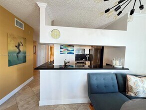 17145 N Bay Rd, Unit 4613 in Sunny Isles Beach, FL - Building Photo - Building Photo