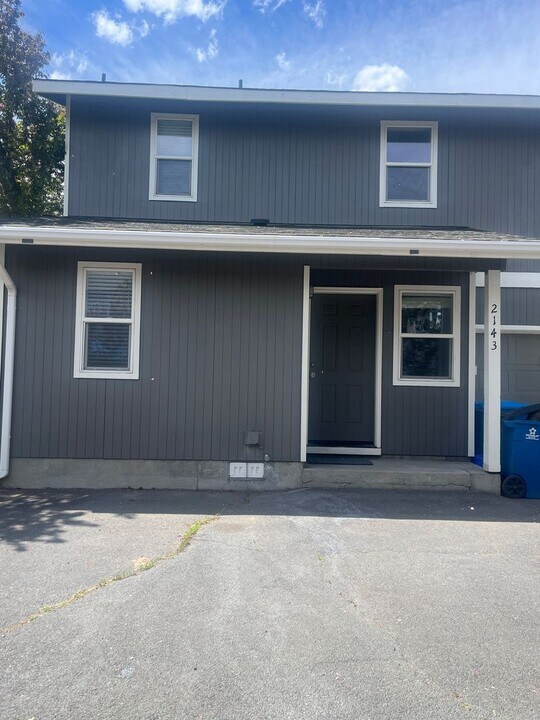 2141 SW Quartz Ave in Redmond, OR - Building Photo