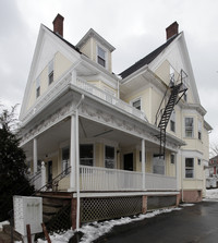 1871 Broad St in Cranston, RI - Foto de edificio - Building Photo