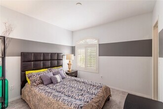 7400 W Flamingo Rd in Las Vegas, NV - Building Photo - Building Photo
