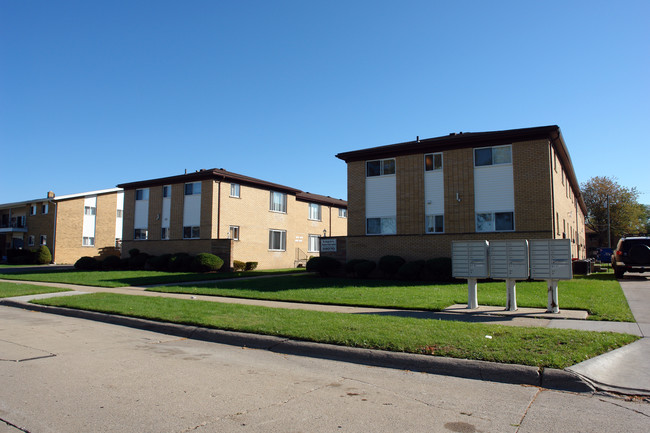 Longview Apartments in Warren, MI - Foto de edificio - Building Photo