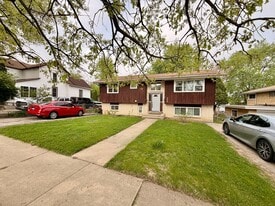 228 Trask St, Unit 1 in Aurora, IL - Building Photo