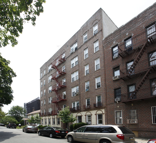 1836 E 18th St in Brooklyn, NY - Foto de edificio - Building Photo