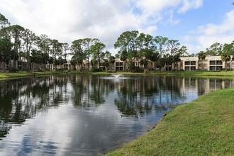 The Breakers Apartments in Daytona Beach, FL - Foto de edificio - Building Photo