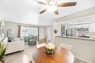 Mountain View Apartments in Moreno Valley, CA - Foto de edificio - Building Photo