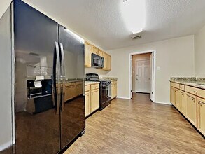 9201 Shaded Pines Dr in Humble, TX - Foto de edificio - Building Photo