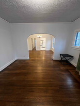 1952 1/2 S La Salle Ave in Los Angeles, CA - Building Photo - Building Photo