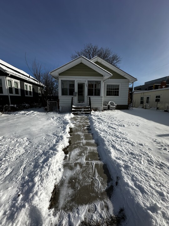 3743 27th Ave S in Minneapolis, MN - Foto de edificio