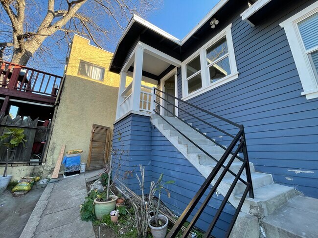 1810 Montana St in Los Angeles, CA - Building Photo - Building Photo