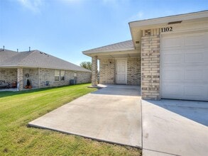 1102 Ashton Ln in Yukon, OK - Building Photo - Building Photo
