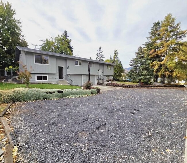 property at 110 Eastridge Dr