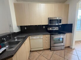 5470 NW 107th Ave in Doral, FL - Building Photo