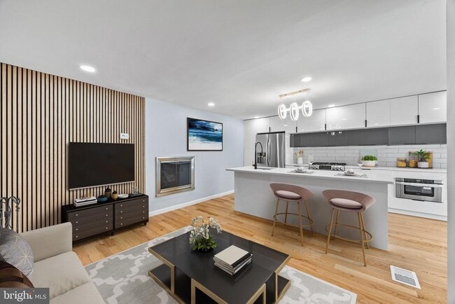 property at 1130 Lombard St