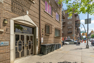 721 Bedford Ave in Brooklyn, NY - Building Photo - Building Photo