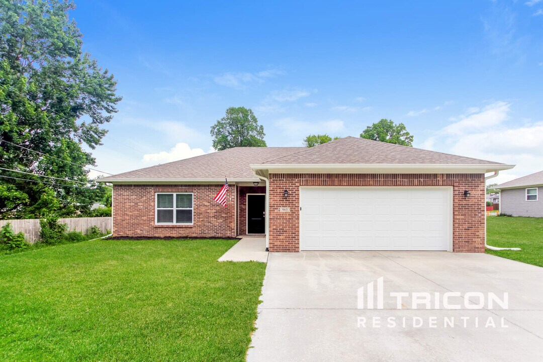 965 Martin Dr in Danville, IN - Building Photo