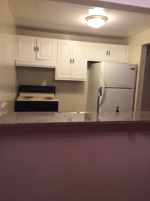 35 Berlin St, Unit 202 in Clinton, MA - Foto de edificio - Building Photo