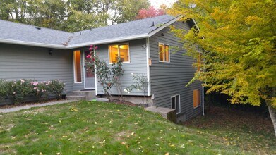 3942 Redemption Ave SE in Port Orchard, WA - Building Photo - Building Photo