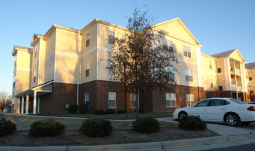 University Square +55 Senior Tax Credit in Charlotte, NC - Building Photo - Building Photo