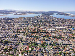 1819 Chalcedony St in San Diego, CA - Building Photo - Building Photo