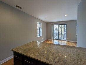 4744 N Maplewood Ave, Unit 4759-404 in Chicago, IL - Building Photo - Building Photo