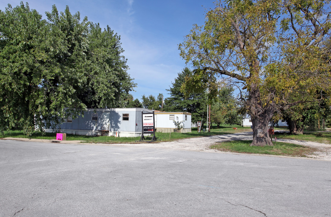 105 S Jackson St in Lowell, AR - Building Photo