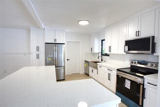 12905 N Miami Ave in North Miami, FL - Building Photo - Building Photo