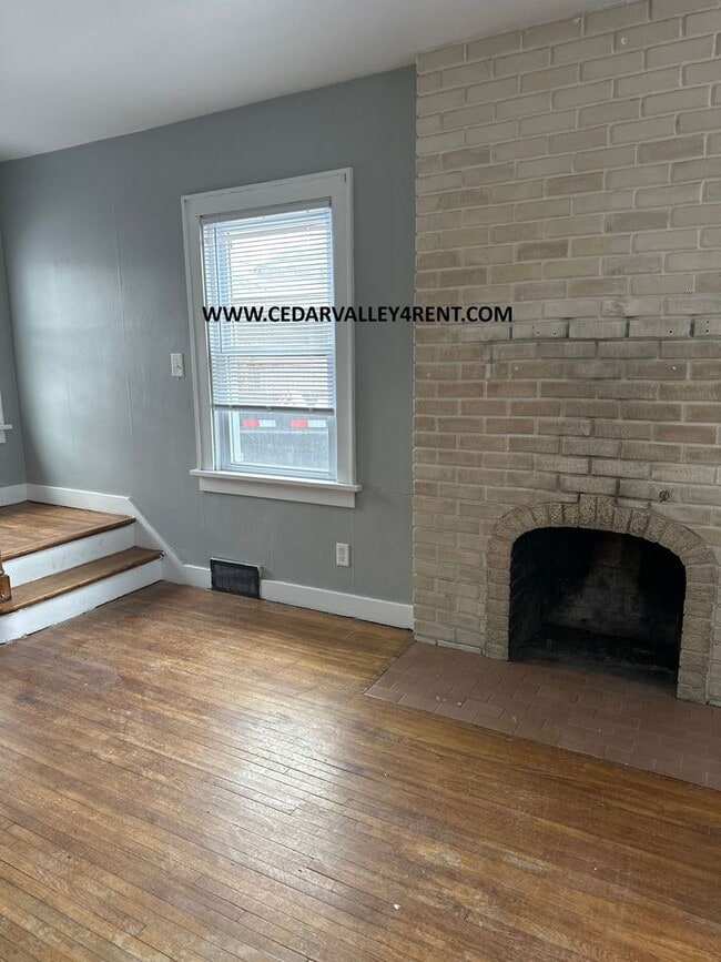 1445 W 2nd St in Waterloo, IA - Building Photo - Building Photo