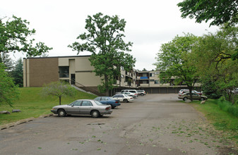 Country Inn West Apartments in Bloomington, MN - Building Photo - Building Photo