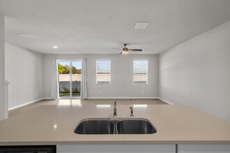 5622 SE Edgewater Cir in Stuart, FL - Building Photo - Building Photo