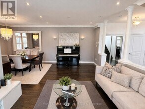 1 Granite Ct in Toronto, ON - Building Photo - Building Photo