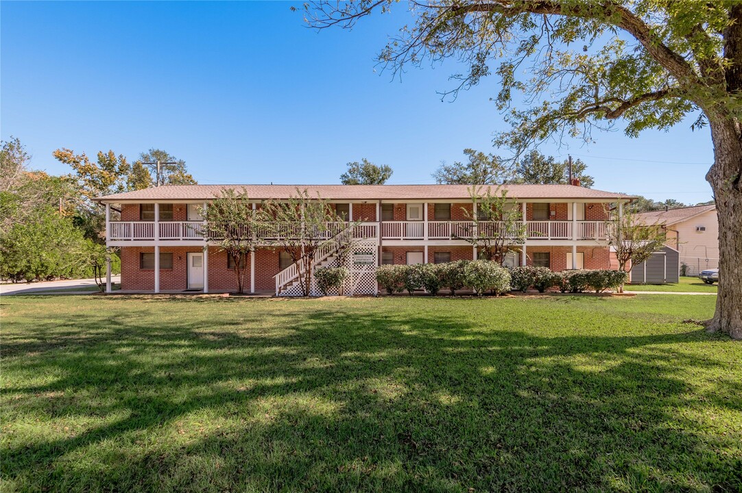 2105 Avenue N in Huntsville, TX - Building Photo