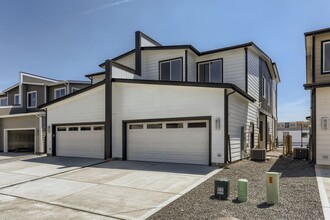 5315 E 63rd Pl in Commerce City, CO - Building Photo - Building Photo