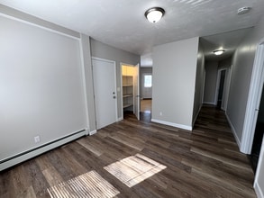 171 Pleasant St, Unit 2 in Attleboro, MA - Building Photo - Building Photo