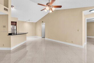 3370 Pinewalk Dr N in Margate, FL - Building Photo - Building Photo