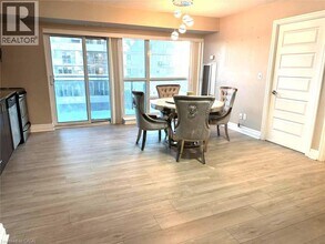 215 Queen St E in Brampton, ON - Building Photo - Building Photo